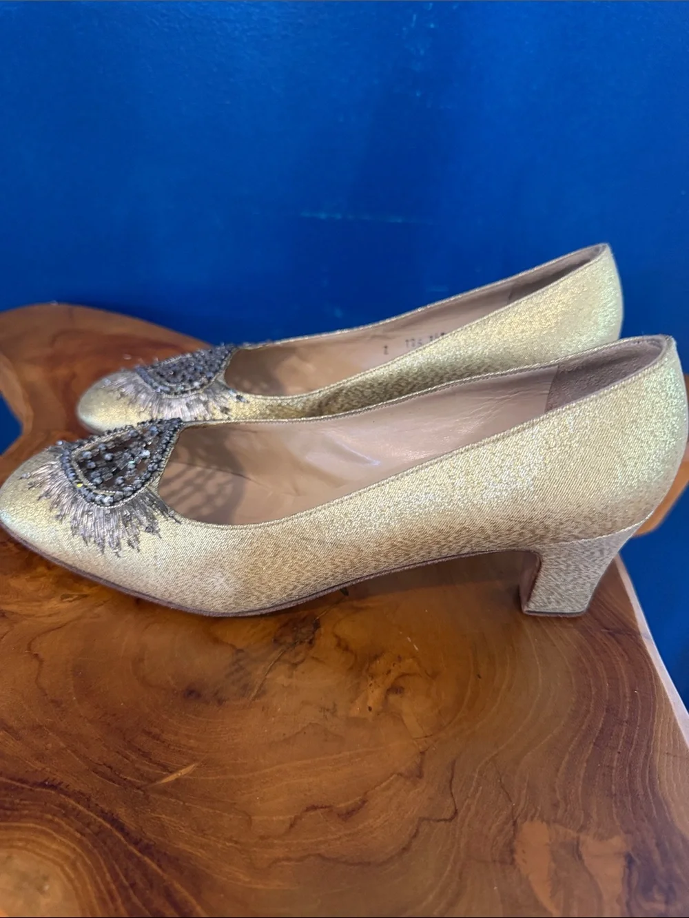 Vintage Italian Bruno Magli Gold Embellished Heart-Detail Pumps Size 36 1/2 - Picture 4 of 7